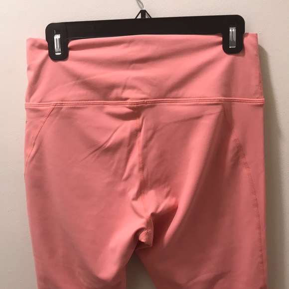 NWOT Fabletics 7/8 Peach Leggings w/Zipper Large - Picture 4 of 6